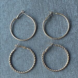 2 pairs golden hoop earrings